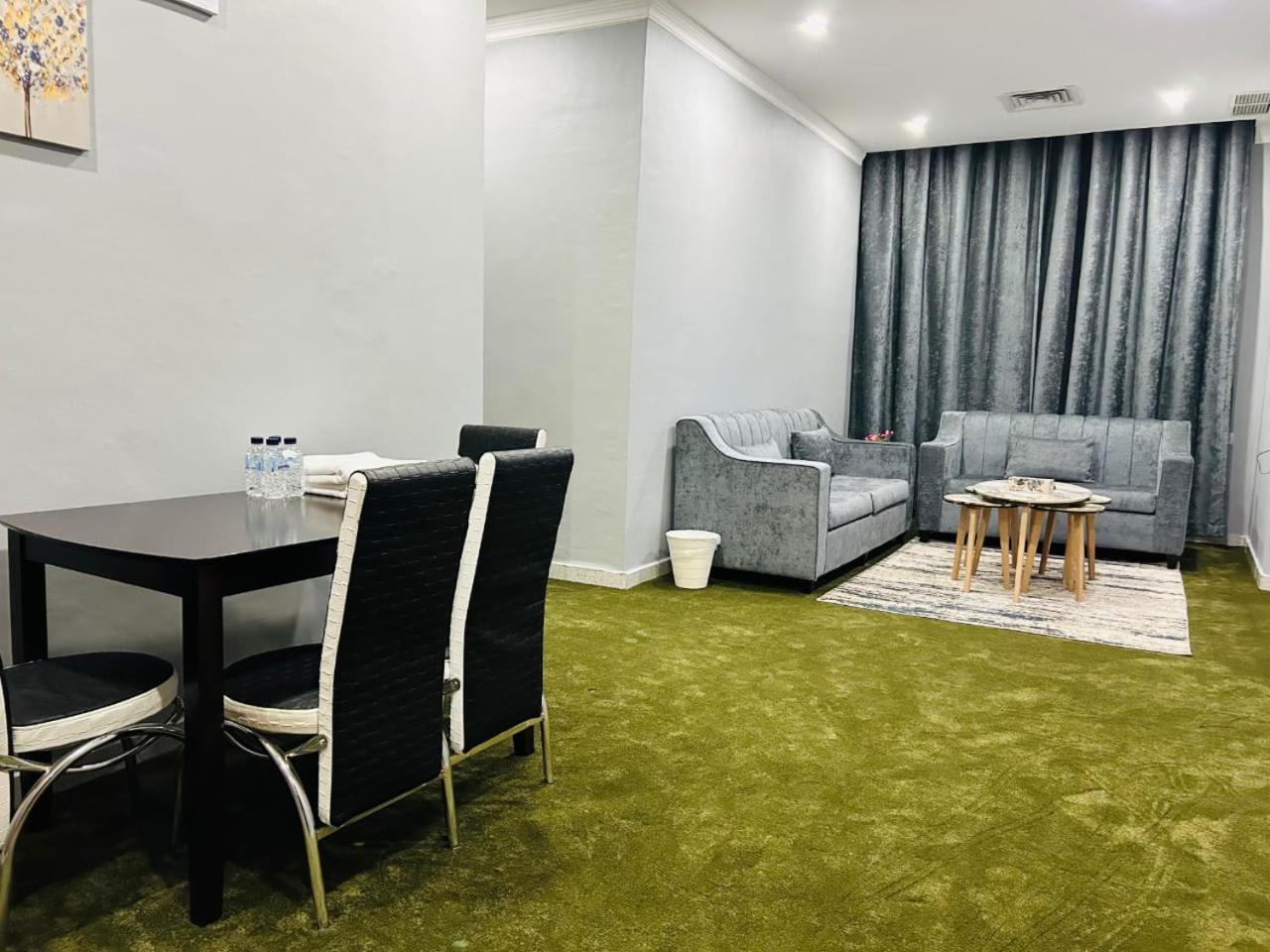 De Iris Regency Fahaheel Lägenhet Kuwait City Exteriör bild